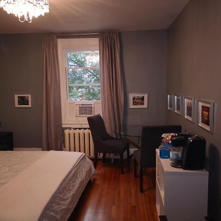 Room With King Bed In Shared 3 Bedroom Downtown Montréal Extérieur photo