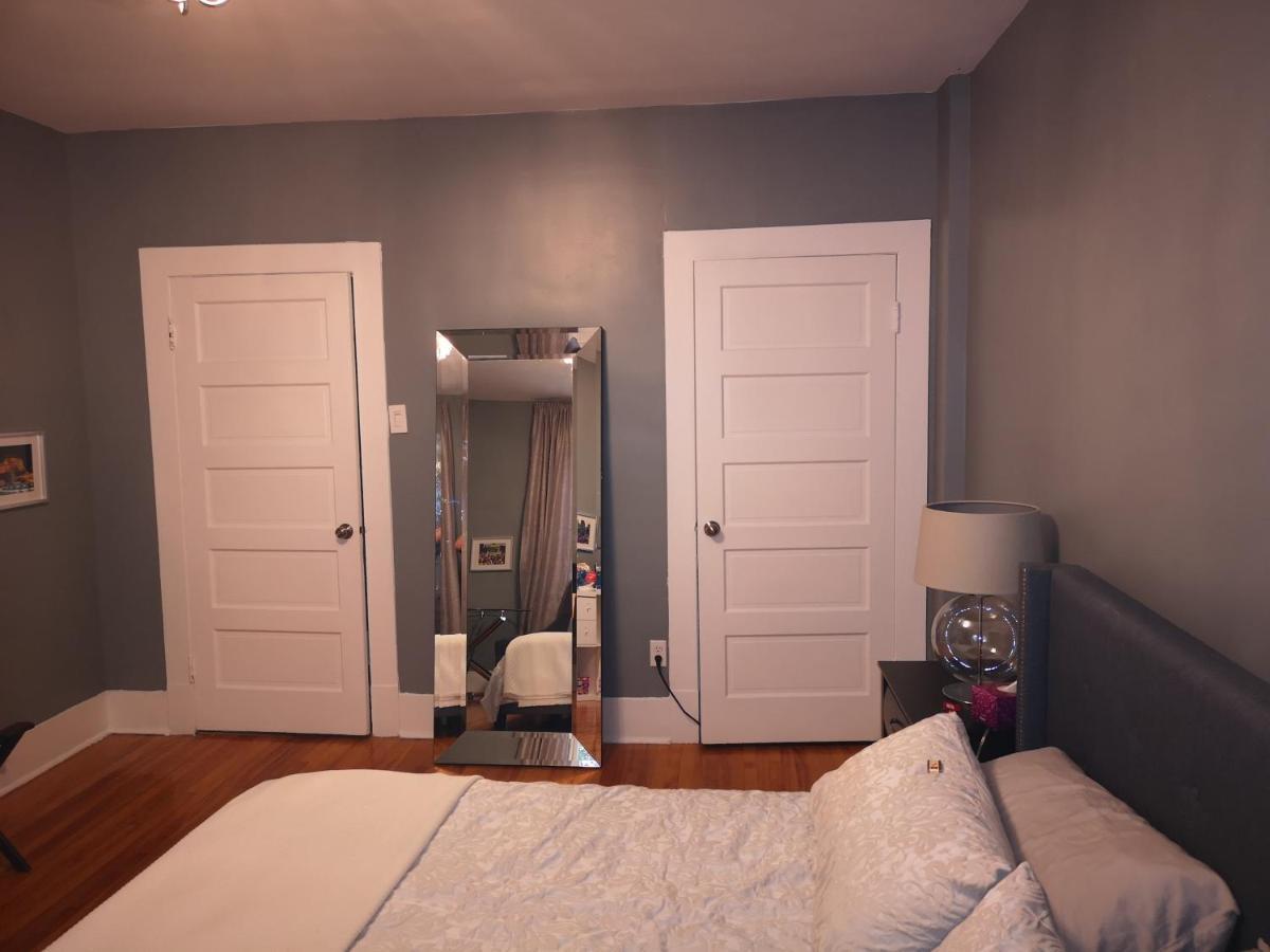 Room With King Bed In Shared 3 Bedroom Downtown Montréal Extérieur photo