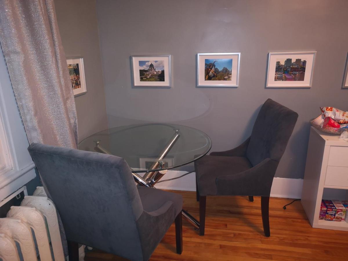 Room With King Bed In Shared 3 Bedroom Downtown Montréal Extérieur photo